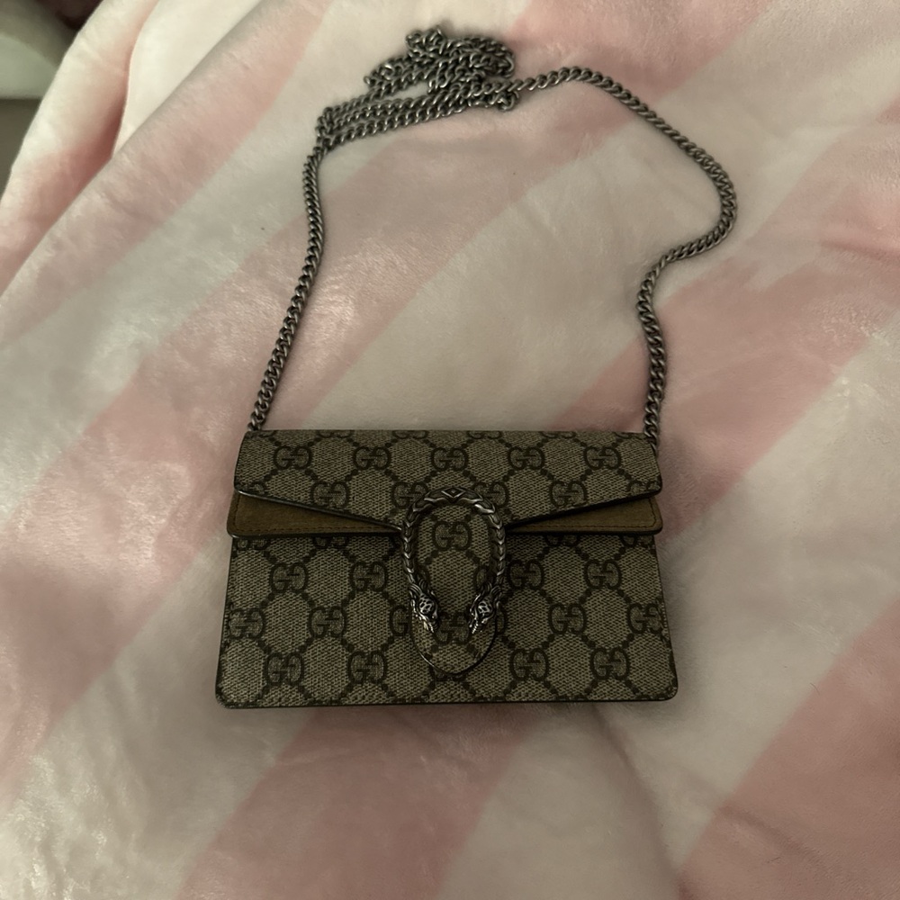 Gucci Cream Crossbody Bag with Geometric Pattern and Chain Strap